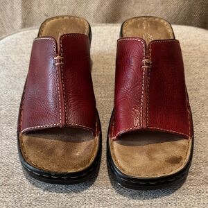 AEROSOLES Women’s Burgundy Leather Slide Sandals